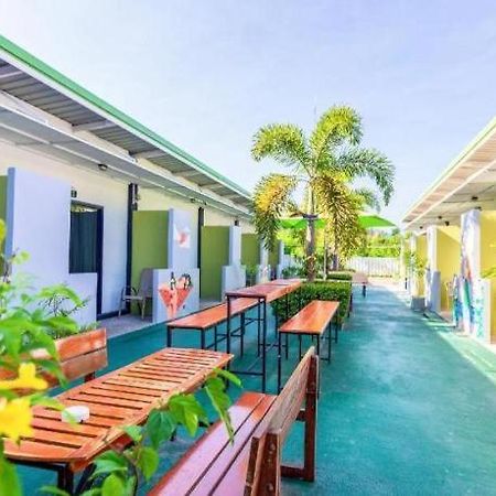 Oyo 450 Rawai Studios Resort Экстерьер фото