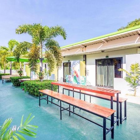 Oyo 450 Rawai Studios Resort Экстерьер фото