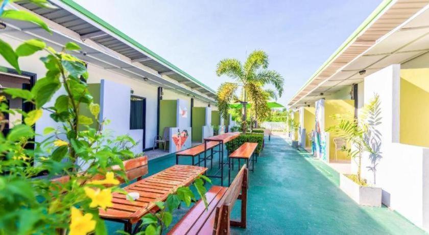 Oyo 450 Rawai Studios Resort Экстерьер фото